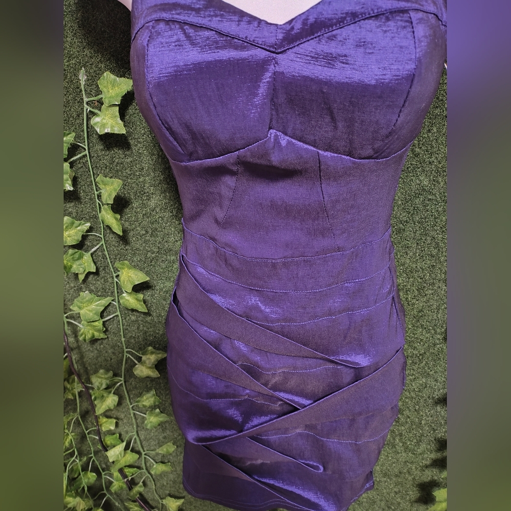 Dress - Picture 3 of 8